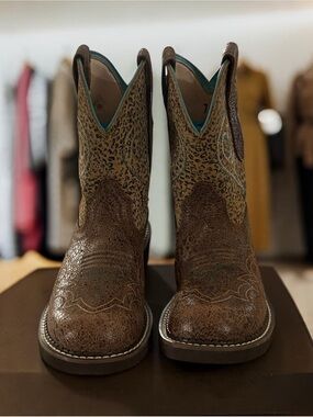NWT Ariat Fatbaby Heritage Western Leopard Print Boots